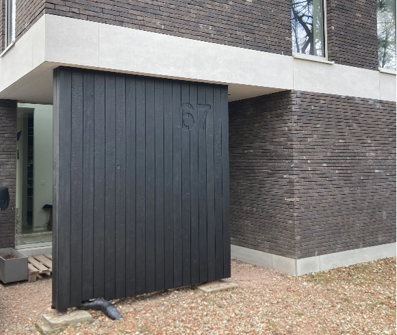 Gevelbekleding met Huisnummer 67
